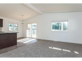 Photo 3: 1 20071 24 Avenue in Langley: Brookswood Langley Manufactured Home for sale in "Fernridge M.H. Park" : MLS®# R2729795