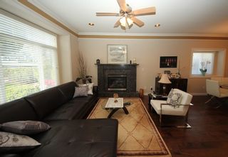 Photo 3: 4292 PARKER Street in Burnaby: Willingdon Heights 1/2 Duplex for sale (Burnaby North)  : MLS®# R2168960