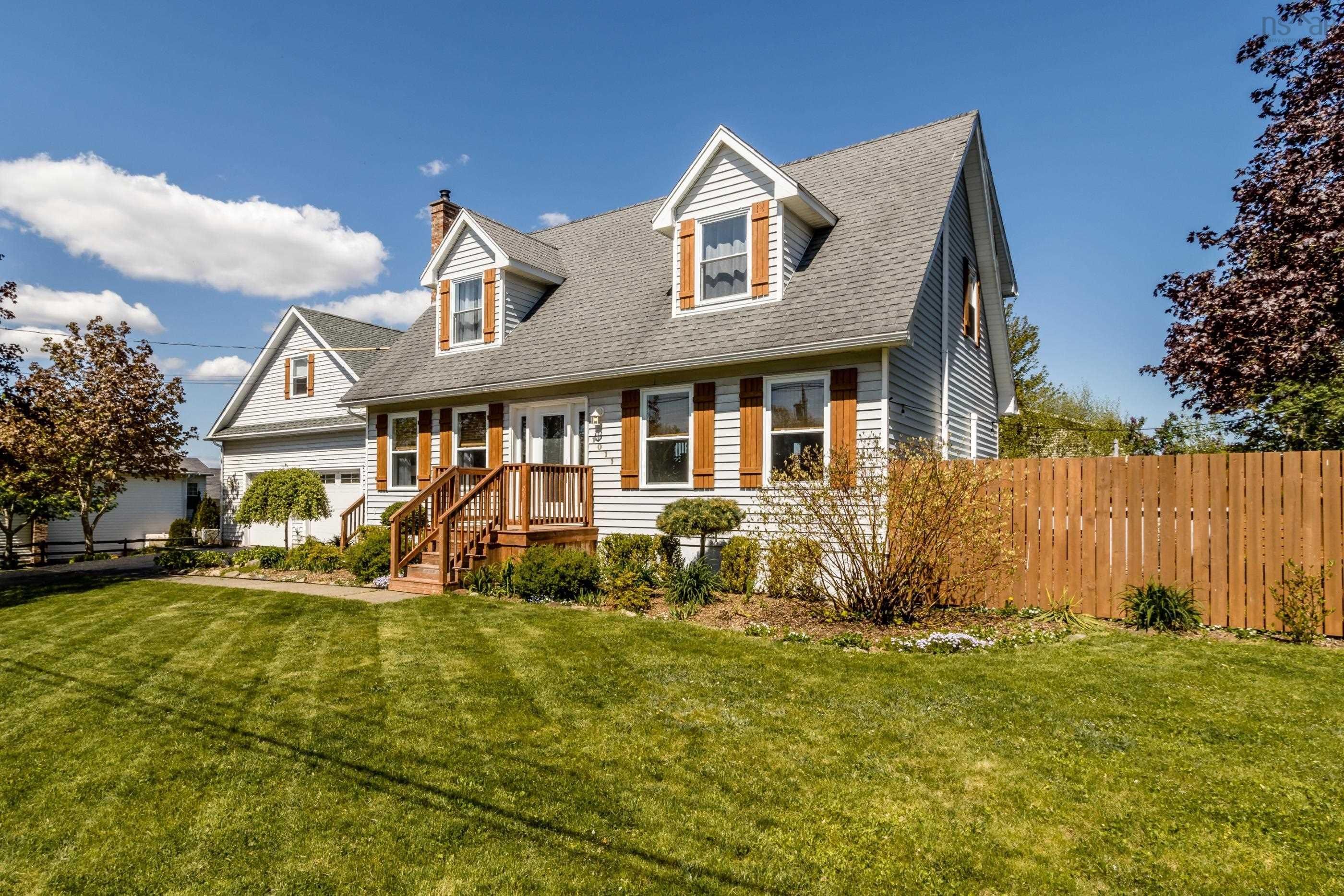 Main Photo: 1011 Country Club Boulevard in New Minas: Kings County Residential for sale (Annapolis Valley)  : MLS®# 202211153