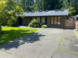 Main Photo: 3929 Sunset Boulevard in North Vancouver: Edgemont House for rent