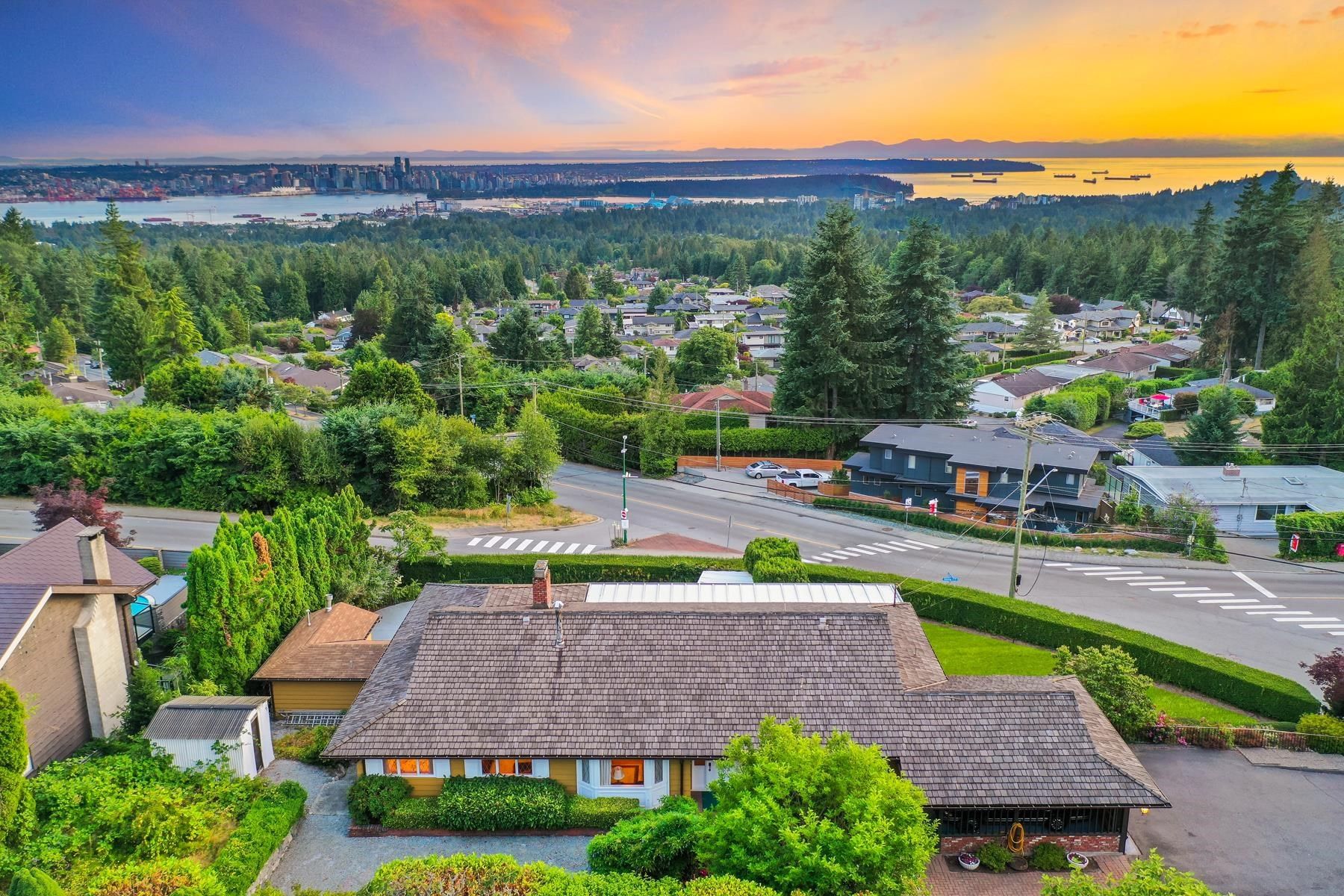 Main Photo: 4360 DELBROOK Avenue in North Vancouver: Upper Delbrook House for sale : MLS®# R2821448