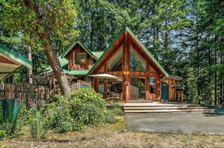 Photo 1: 3720 Port Rd in Pender Island: GI Pender Island House for sale (Gulf Islands)  : MLS®# 935920