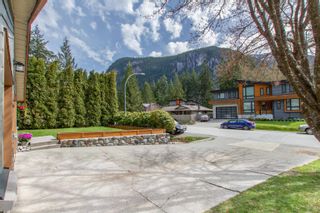 Photo 3: 40036 PLATEAU Drive in Squamish: Plateau House for sale in "Plateau" : MLS®# R2676689