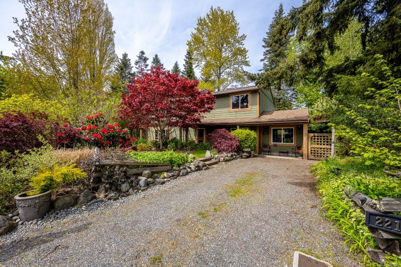 FEATURED LISTING: 2216 Noel Ave Comox