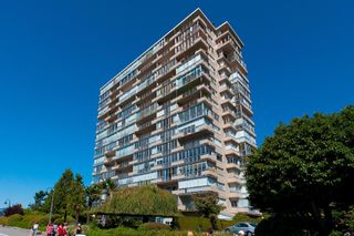 Main Photo: 1404 150 24TH Street in West Vancouver: Dundarave Condo for sale in "Seastrand" : MLS®# R2741473