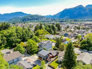 Photo 38: 38025 SIXTH Avenue in Squamish: Downtown SQ House for sale : MLS®# R2701993