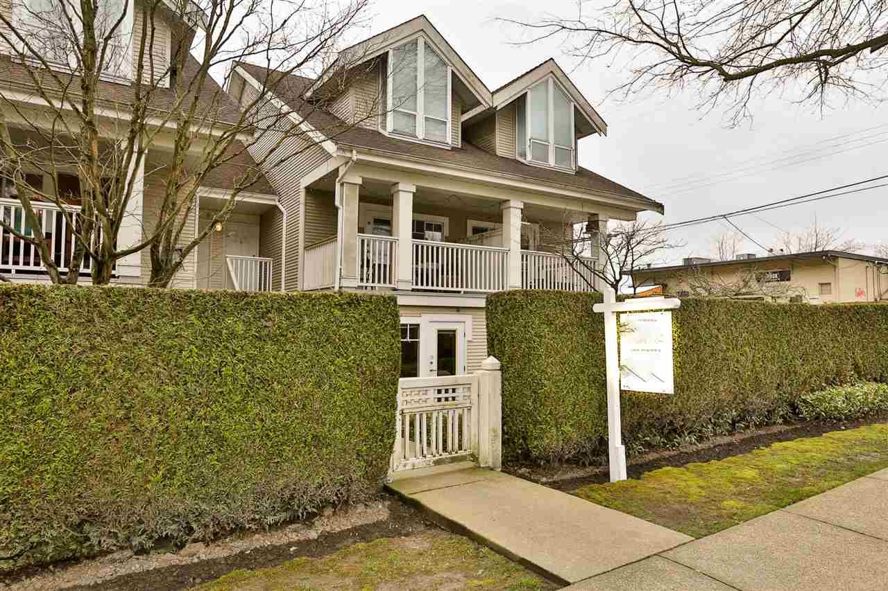 Main Photo: 2416 E 8TH Avenue in Vancouver: Renfrew VE Townhouse for sale in "8th Avenue Garden Apartments" (Vancouver East)  : MLS®# R2447479