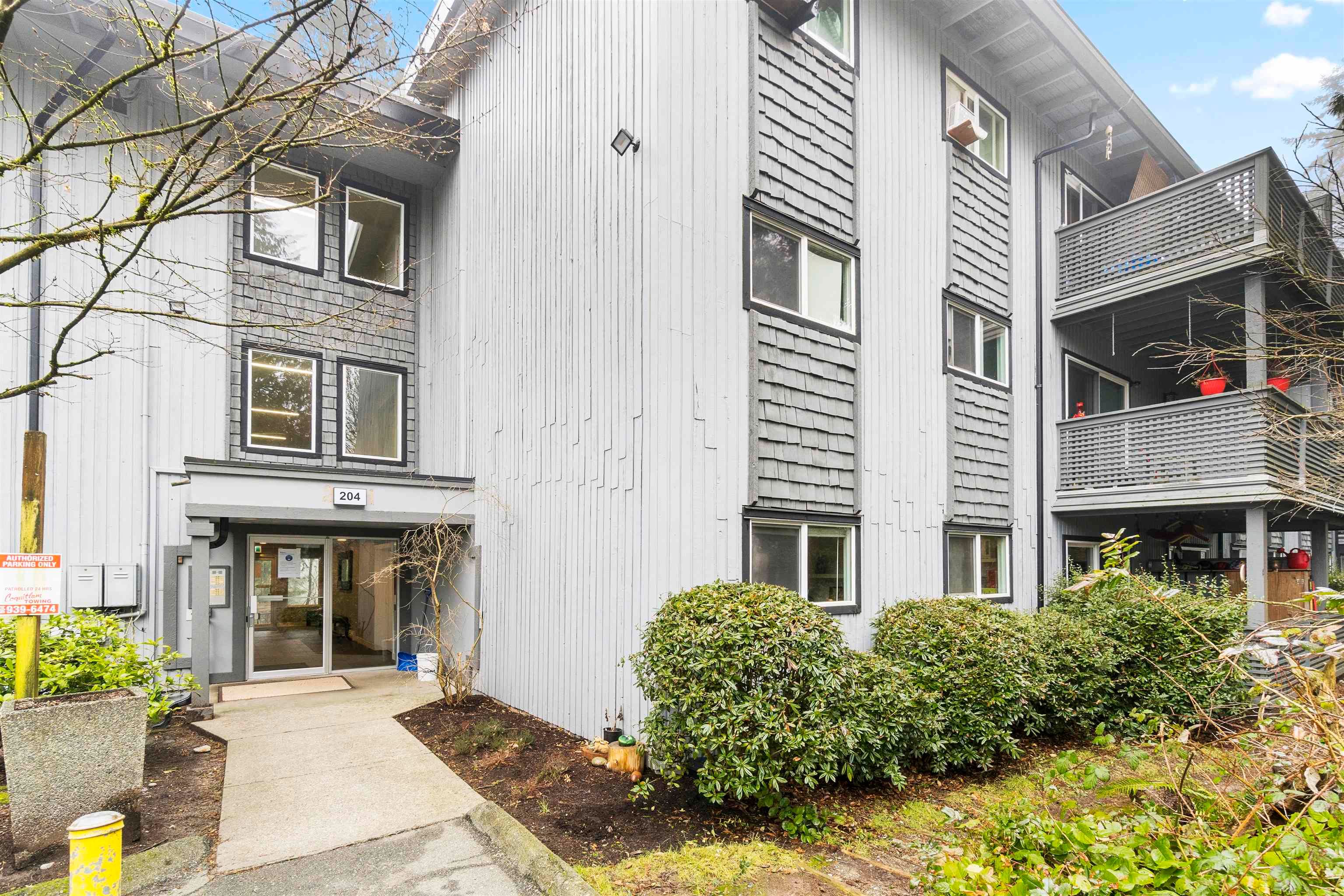 Main Photo: 306 204 WESTHILL Place in Port Moody: College Park PM Condo for sale in "WESTHILL PLACE" : MLS®# R2686409