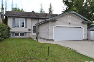 Photo 1: 318 Wedge Road in Saskatoon: Dundonald Residential for sale : MLS®# SK778676