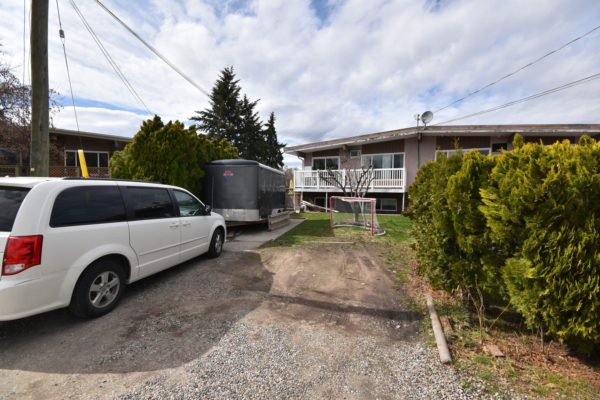 Main Photo: 562 Mallach Road in Kelowna: Rutland South House for sale (Central Okanagan)  : MLS®# 10156001