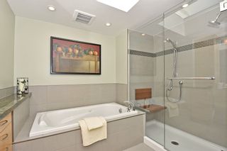 Photo 16: 567 W 22ND Avenue in Vancouver: Cambie House for sale in "DOUGLAS PARK" (Vancouver West)  : MLS®# R2049305