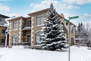 Photo 1: 832 Saskatchewan Crescent East in Saskatoon: Nutana Residential for sale : MLS®# SK916220