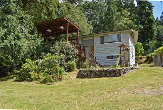 Photo 2: 7072 PORPOISE Drive in Sechelt: Sechelt District House for sale (Sunshine Coast)  : MLS®# R2553985