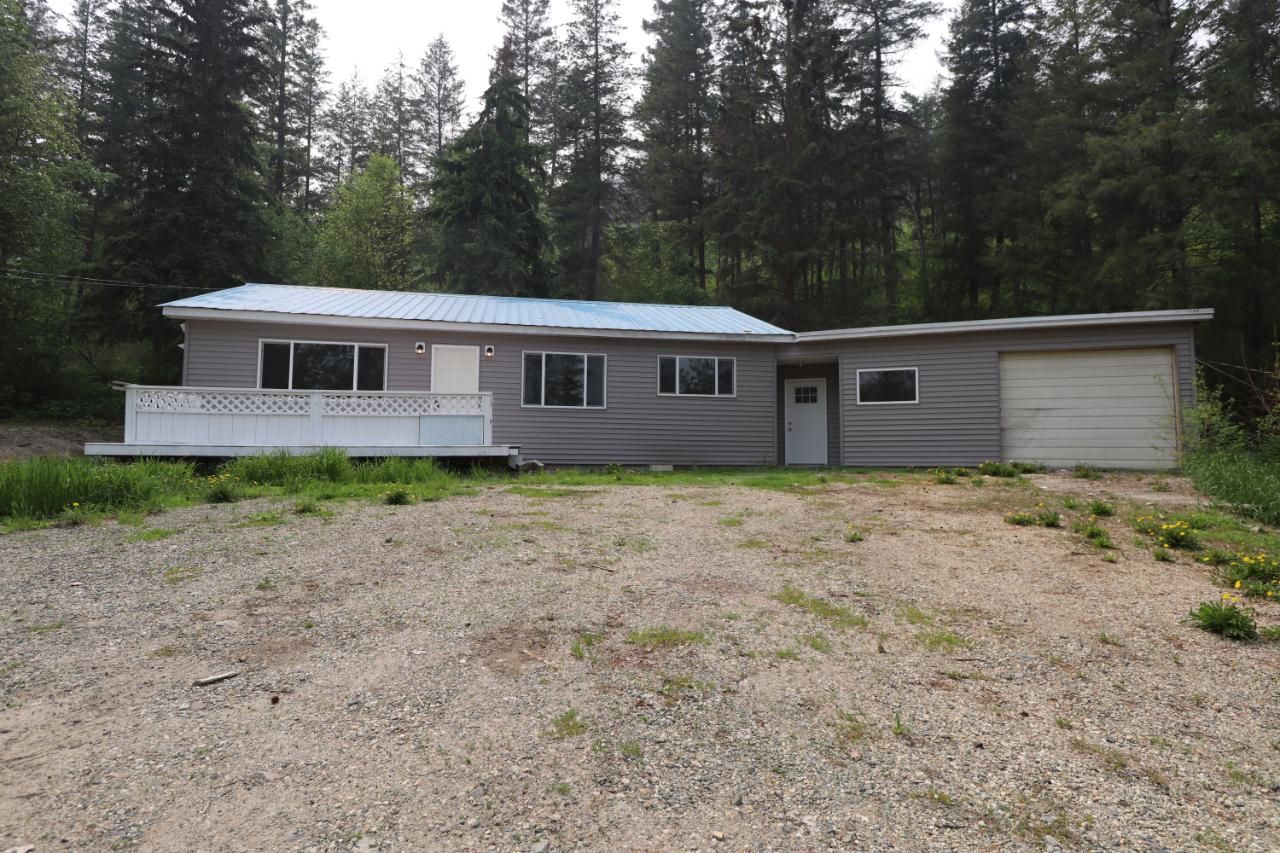 Main Photo: 8451 S Yellowhead Highway in Barriere: BA House for sale (NE)  : MLS®# 172190
