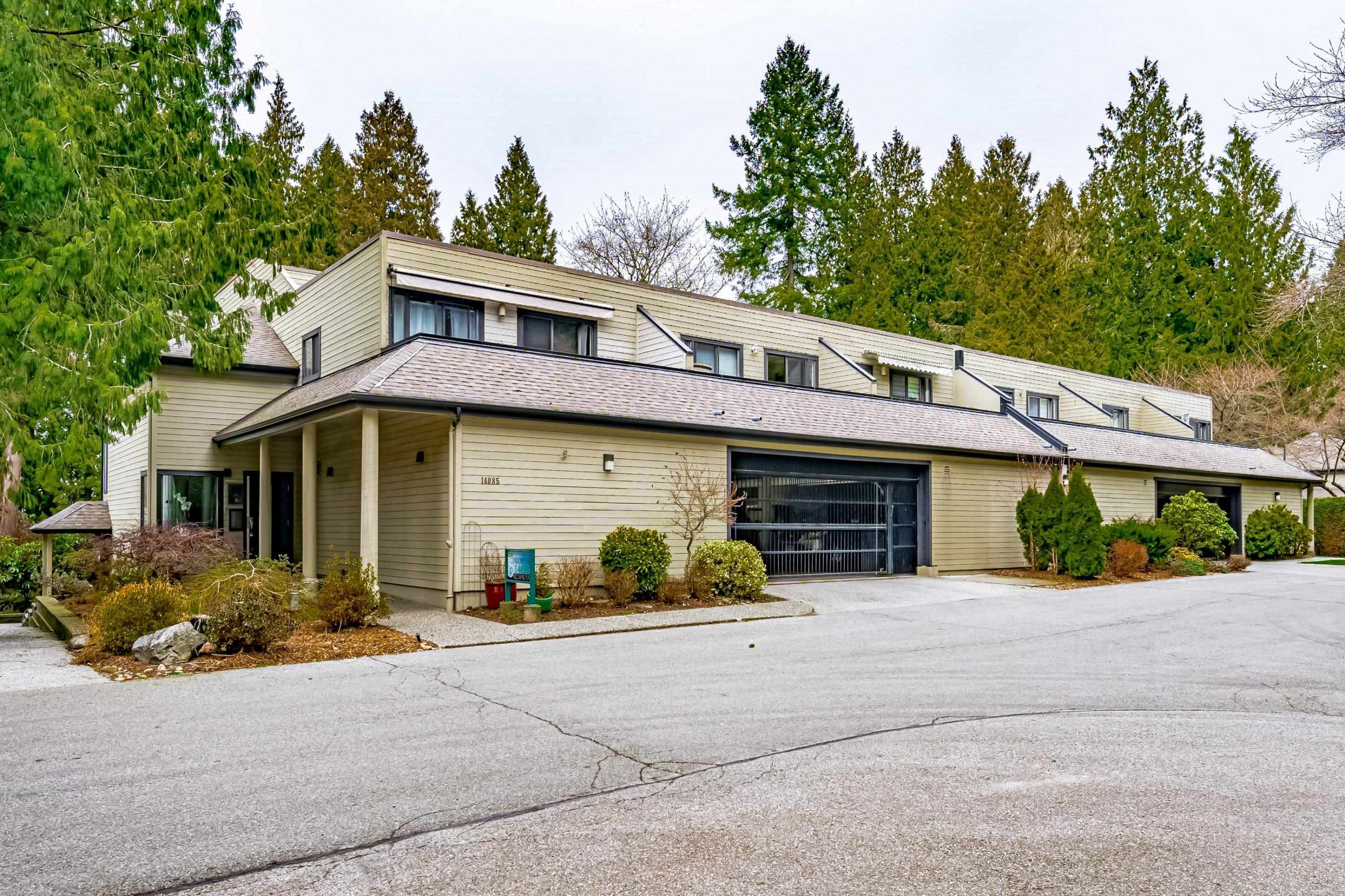 Main Photo: 4 14085 NICO WYND PLACE in Surrey: Elgin Chantrell Condo for sale (South Surrey White Rock)  : MLS®# R2742871
