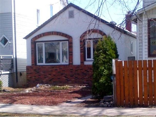 Main Photo: 907 Ashburn Street in WINNIPEG: West End / Wolseley Residential for sale (West Winnipeg)  : MLS®# 1309033