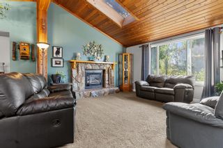 Photo 2: 2285 SENTINEL Drive in Abbotsford: Central Abbotsford House for sale : MLS®# R2738566