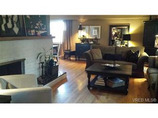 Photo 4: 3030 Balfour Ave in VICTORIA: Vi Burnside Half Duplex for sale (Victoria)  : MLS®# 673360