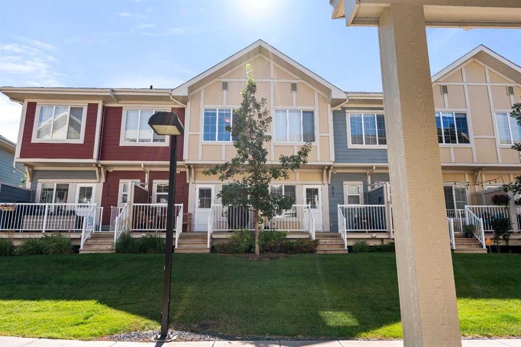 Main Photo: 422 Marquis Lane SE in Calgary: Mahogany Row/Townhouse for sale : MLS®# A2073910