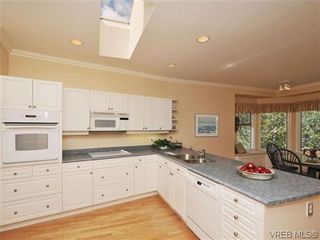 Photo 7: 18 4300 Stoneywood Lane in VICTORIA: SE Broadmead Row/Townhouse for sale (Saanich East)  : MLS®# 610675
