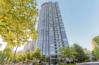Photo 2: 1003 1033 MARINASIDE Crescent in Vancouver: Yaletown Condo for sale (Vancouver West)  : MLS®# R2867039