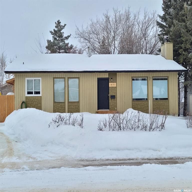 Main Photo: 819 3rd Avenue West in Meadow Lake: Residential for sale : MLS®# SK917686