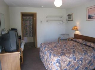 Photo 5: 25 rooms Motel for sale BC: Business with Property for sale : MLS®# 8038047
