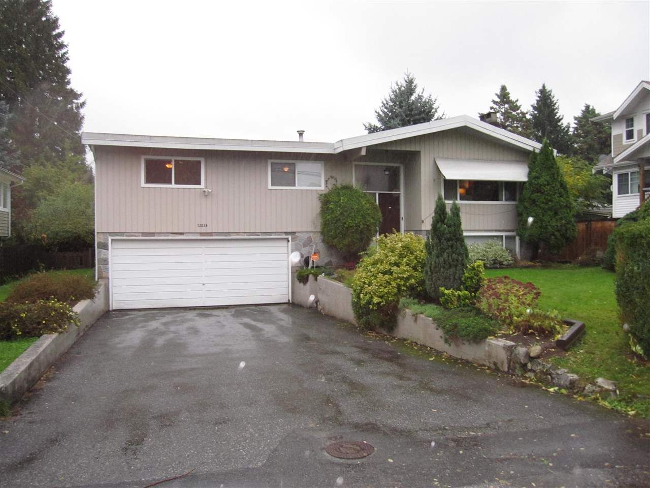Main Photo: 12034 YORK Street in Maple Ridge: West Central House for sale : MLS®# R2215853