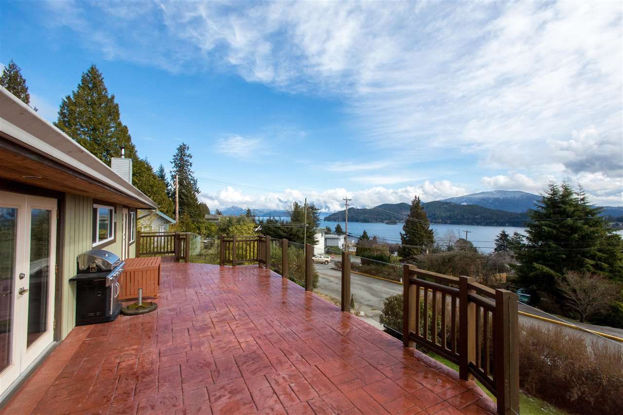 Main Photo: 561 ABBS Road in Gibsons: Gibsons & Area House for sale (Sunshine Coast)  : MLS®# R2144785