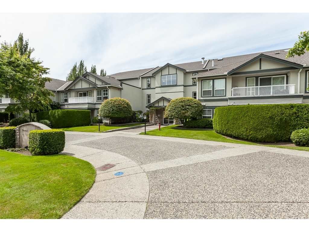 Main Photo: 103 6385 121 Street in Surrey: Panorama Ridge Condo for sale in "BOUNDARY PARK PLACE" : MLS®# R2391175