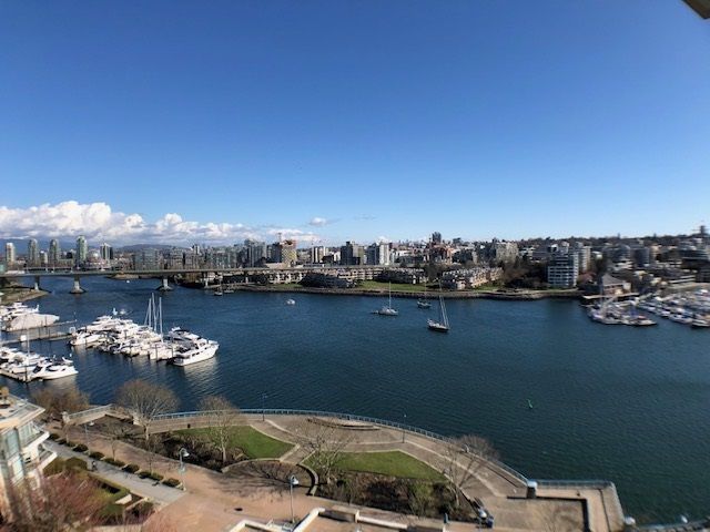 Main Photo: 1103 1328 MARINASIDE Crescent in Vancouver: Yaletown Condo for sale in "THE CONCORD" (Vancouver West)  : MLS®# R2444768