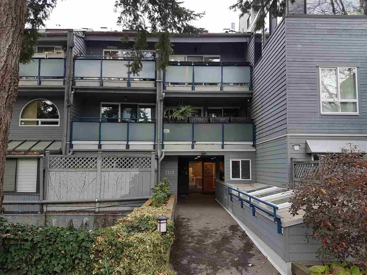 Main Photo: 203 2125 YORK Avenue in Vancouver: Kitsilano Condo for sale (Vancouver West)  : MLS®# R2253317