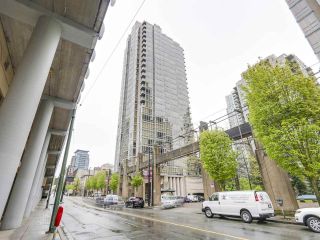 Photo 15: 2202 930 CAMBIE Street in Vancouver: Yaletown Condo for sale in "PACIFIC PLACE LANDMARK 2" (Vancouver West)  : MLS®# R2161898