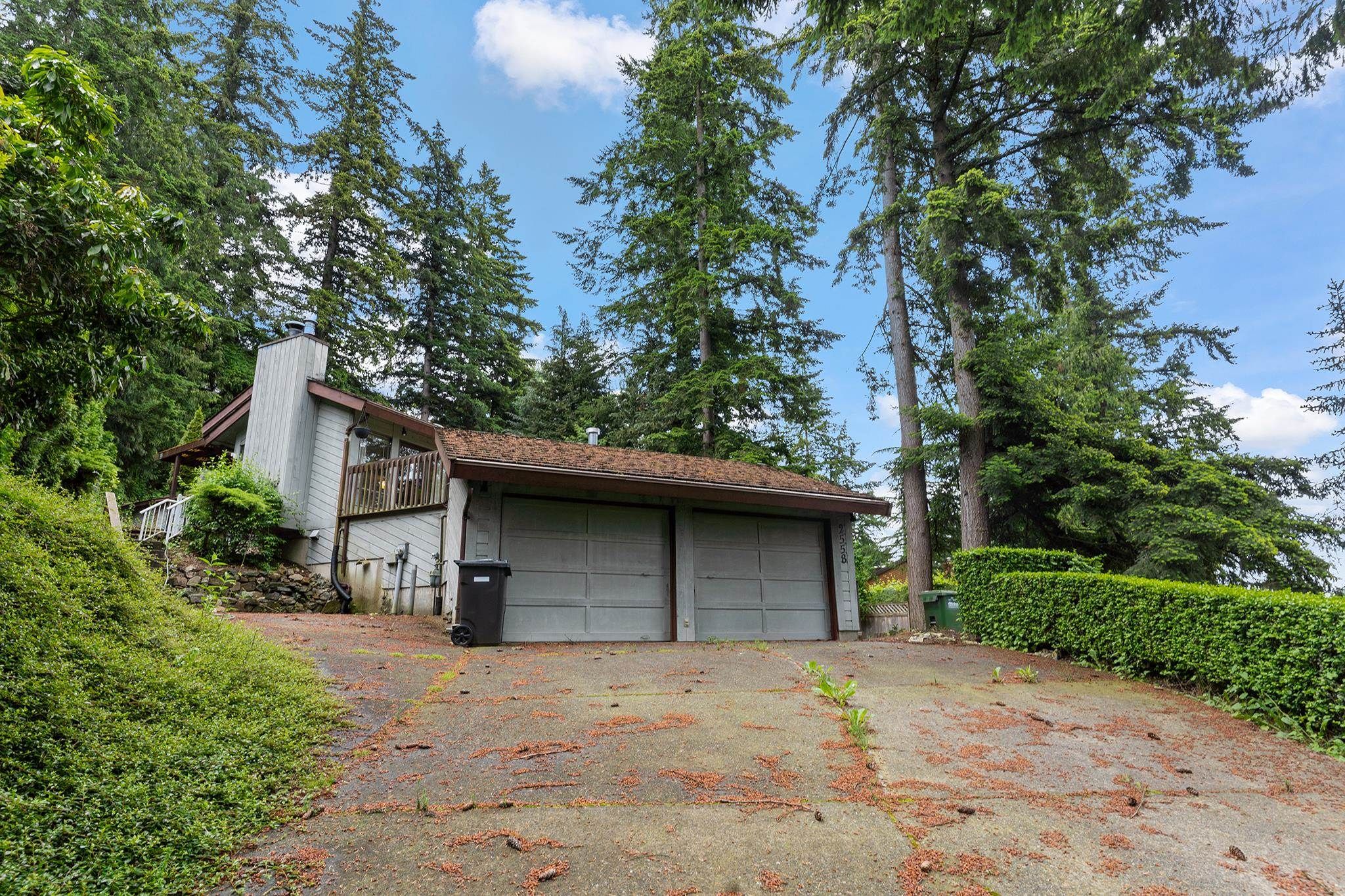 Main Photo: 2558 ST MORITZ Way in Abbotsford: Abbotsford East House for sale : MLS®# R2701056