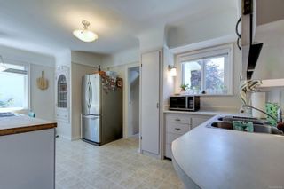 Photo 8: 322 Stannard Ave in Victoria: Vi Fairfield West House for sale : MLS®# 881839