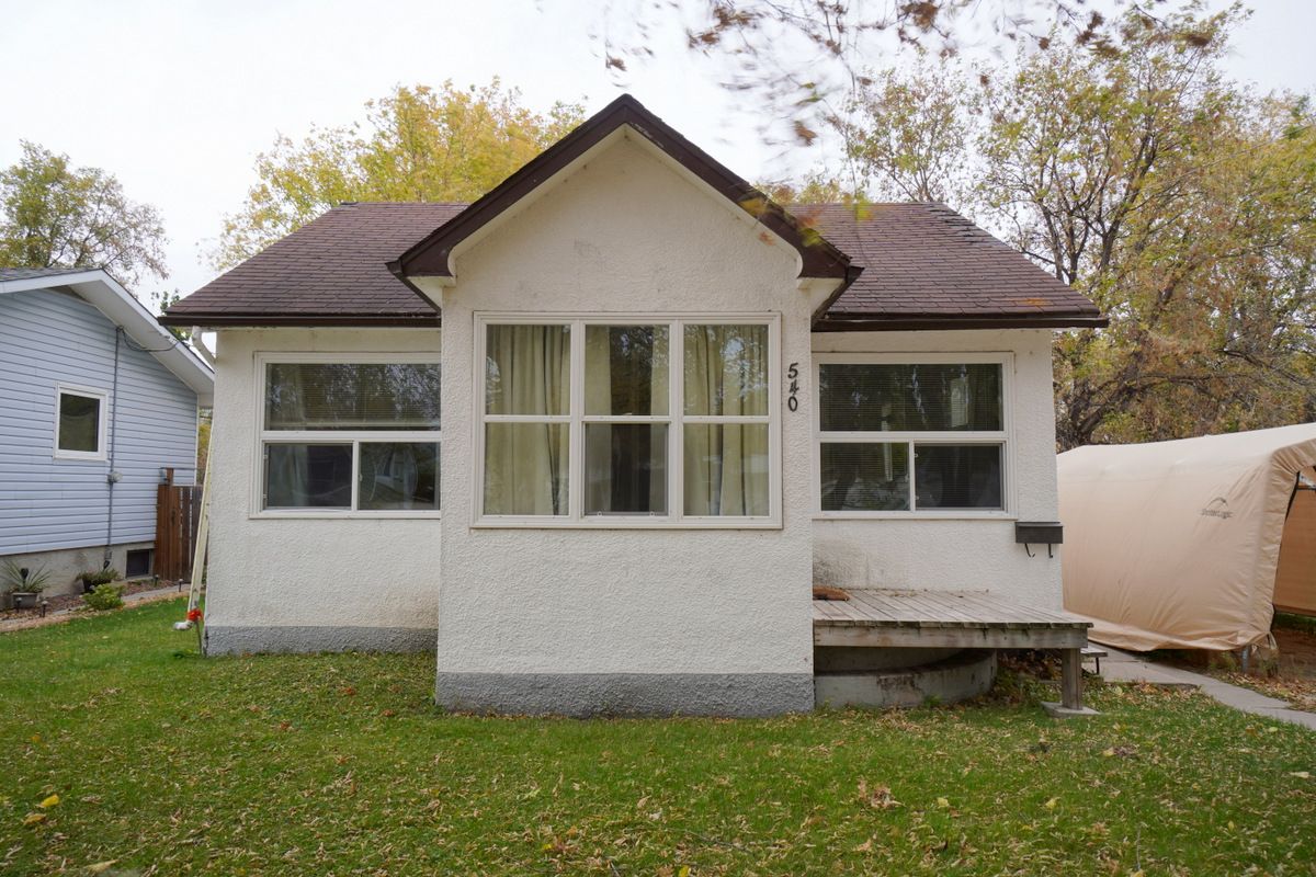 Main Photo: 540 Midland St in Portage la Prairie: House for sale : MLS®# 202224434