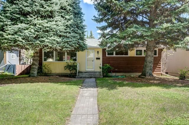 Main Photo: 3447 LANE CR SW in Calgary: Lakeview House for sale ()  : MLS®# C4270938