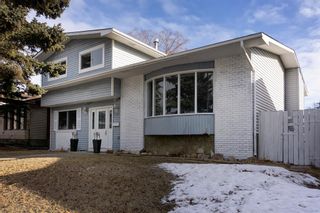 Photo 2: 1740 42 Street NE in Calgary: Rundle Detached for sale : MLS®# A2025576