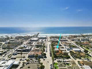 Main Photo: PACIFIC BEACH Condo for sale : 3 bedrooms : 876 Felspar St in San Diego