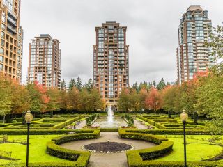 Photo 1: 801 6837 STATION HILL Drive in Burnaby: South Slope Condo for sale (Burnaby South)  : MLS®# R2629081