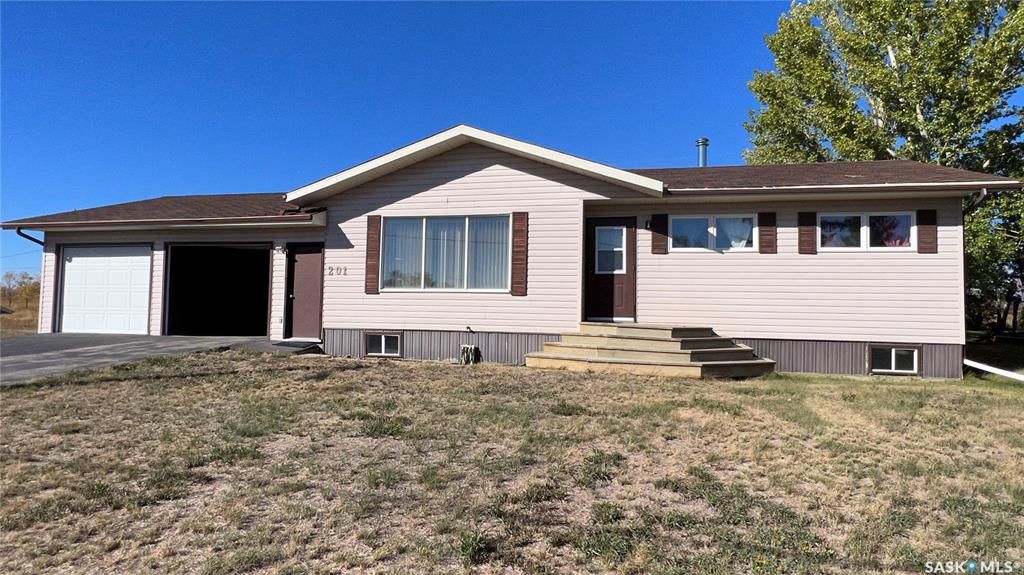 Main Photo: 201 4th Avenue North in Beechy: Residential for sale : MLS®# SK926065