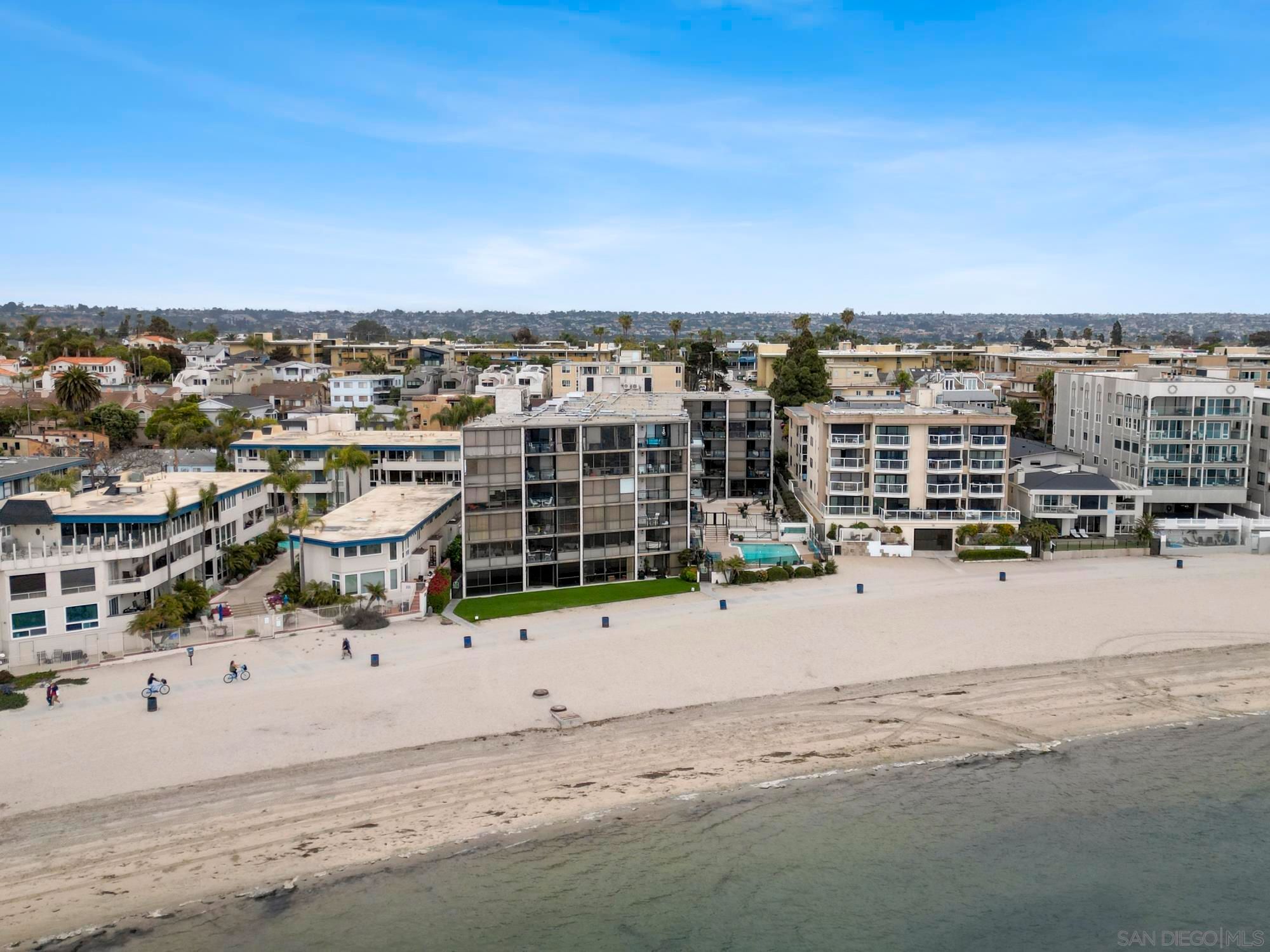 Main Photo: PACIFIC BEACH Condo for sale : 1 bedrooms : 3916 Riviera Dr #307 in San Diego