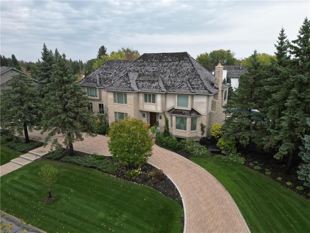Main Photo: 65 Colchester Bay in Winnipeg: Tuxedo Residential for sale (1E)  : MLS®# 202327434
