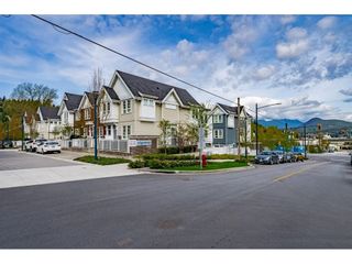 Photo 2: 2128 SPRING Street in Port Moody: Port Moody Centre Townhouse for sale : MLS®# R2683616