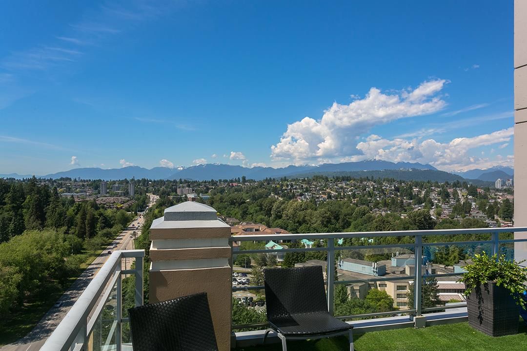 Main Photo: 2305 280 ROSS Drive in New Westminster: Fraserview NW Condo for sale in "THE CARLYLE" : MLS®# R2373905