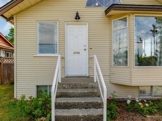 Photo 2: 7522 DUNSMUIR Street in Mission: Mission BC House for sale : MLS®# R2597062