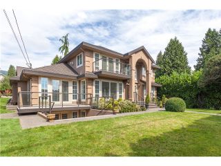 Photo 2: 1425 Inglewood Avenue in West Vancouver: Ambleside House for sale : MLS®# R2029659