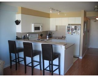 Photo 3: 704 1633 W 8TH Avenue in Vancouver: Fairview VW Condo for sale in "FIRCREST GARDENS" (Vancouver West)  : MLS®# V774145