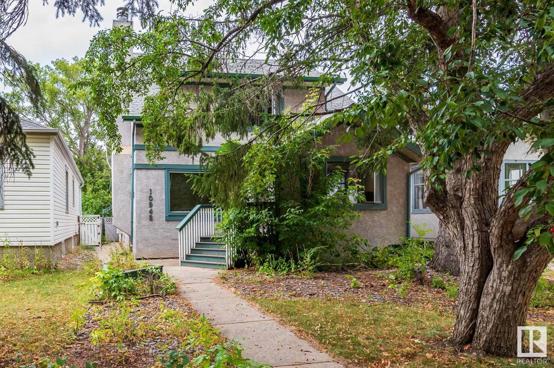 Main Photo: 10942 88 Avenue in Edmonton: Zone 15 House for sale : MLS®# E4314604