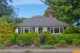 Photo 2: 422 Lampson St in Esquimalt: Es Saxe Point Half Duplex for sale : MLS®# 877786
